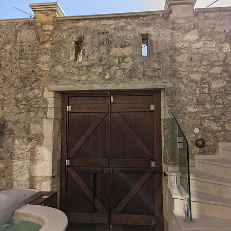 Casa Leone, Whole House With Private Pool!